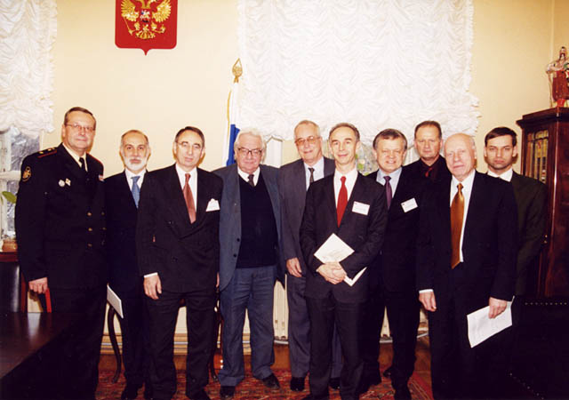 Официальная делегация ESCMID на встрече с Президентом РАМН Академиком В.И.Покровским. Ю.В.Лобзин, Дж.Корналиа, Р.Финч, В.И.Покровский, Р.Норрби, М.Струленс, Л.С.Страчунский, П.Шох, Н.П.Бочков, Р.С.Козлов