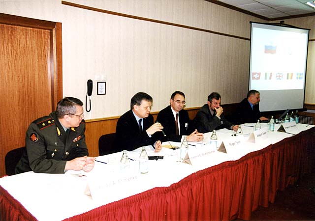 Президиум круглого стола. Н.А.Ефименко, Л.С.Страчунский, Р.Финч, В.В.Зверев, С.В.Сидоренко