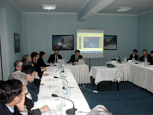 Круглый стол «Место и роль дистанционного образования в системе последипломного обучения в Кыргызcкой Республике» (Бишкек, 25 января 2005)