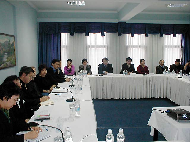 Круглый стол «Место и роль дистанционного образования в системе последипломного обучения в Кыргызcкой Республике» (Бишкек, 25 января 2005)